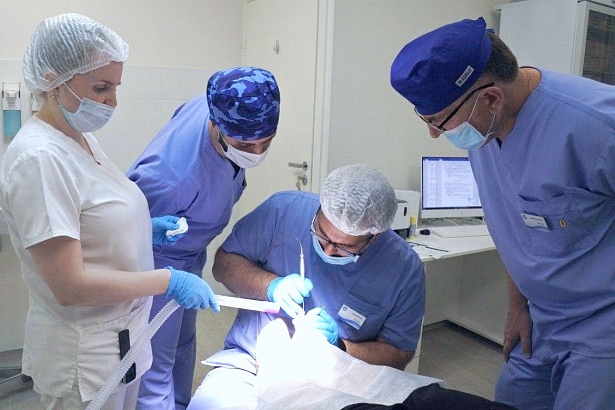 Повышение квалификации для хирургов «Клиники Подологии» от мастера лазерной хирургии